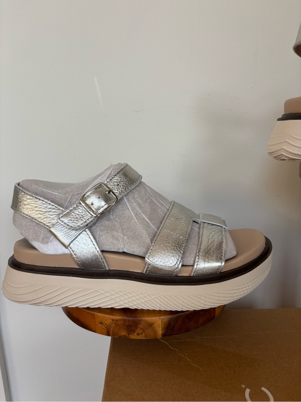 Vionic Solana Silver Metallic Leather Platform Sandals Size 6W NEW